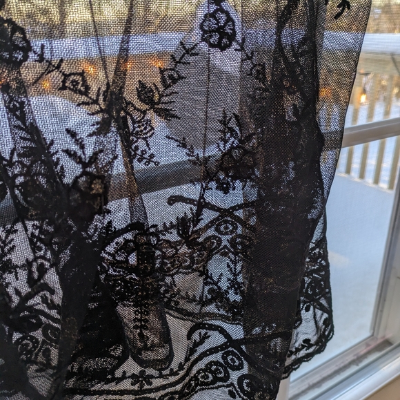 Cute Mesh Lace Tank - Picture 2 of 3